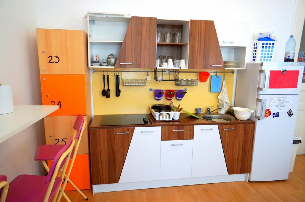 Little Bucharest Old Town Hostel Екстер'єр фото