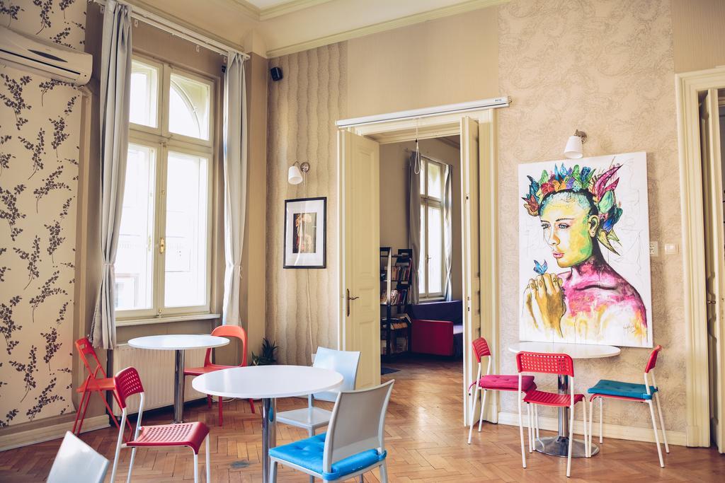 Little Bucharest Old Town Hostel Екстер'єр фото