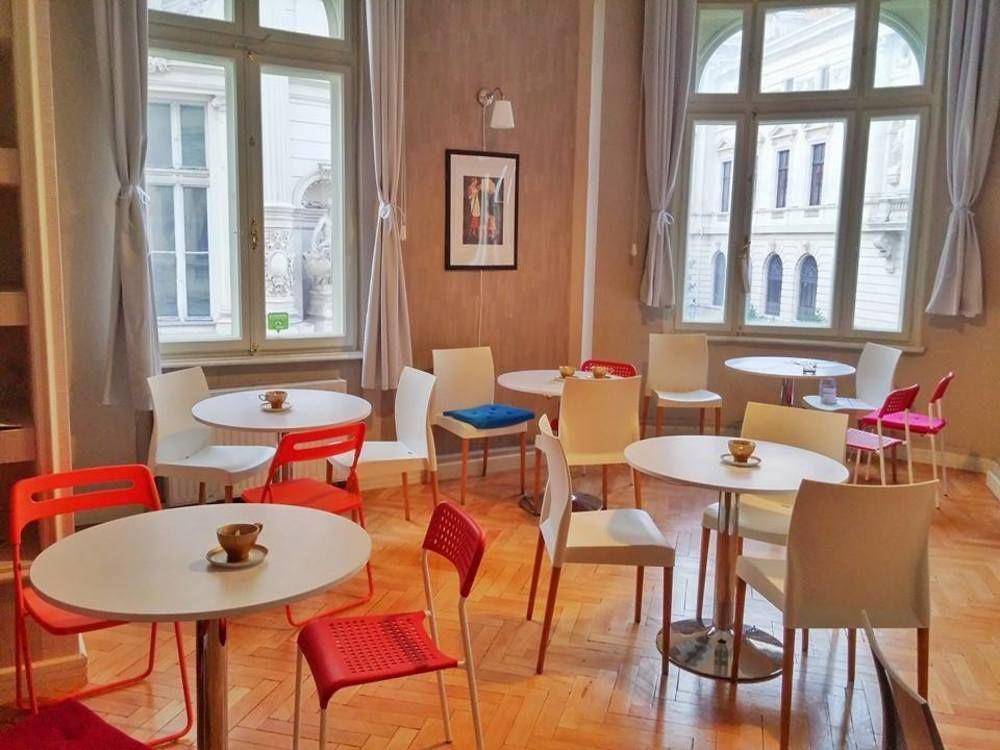 Little Bucharest Old Town Hostel Екстер'єр фото